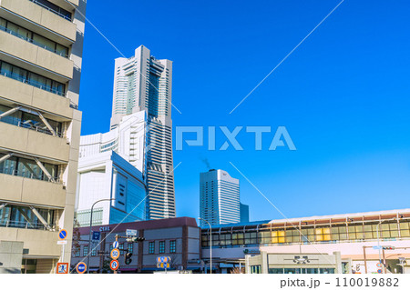 日本の横浜都市景観 師走・桜木町駅や横浜ランドマークタワーなどを望む 日本の横浜都市景観 師走・桜木町駅や横浜ランドマークタワーなどを望む 110019882