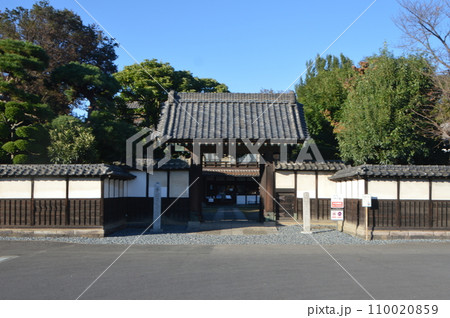 渋沢栄一の生家「中の家(なかんち)」の門（埼玉県深谷市血洗島247-1） 110020859