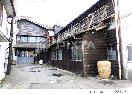 古い酒蔵の建築物 110021275