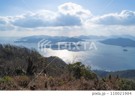 鉢ヶ峰の山頂から見た瀬戸内海（みはらし連山） 110021984