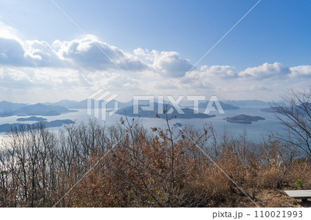 観音寺奥の院の鉢ヶ峰から見た瀬戸内海(みはらし連山) 観音寺奥の院の鉢ヶ峰から見た瀬戸内海(みはらし連山) 110021993