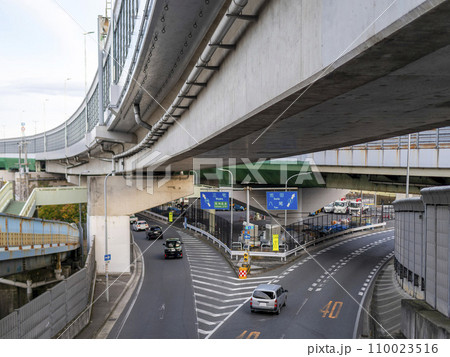 高速道路ジャンクションの連絡路 高速道路ジャンクションの連絡路 110023516