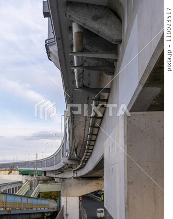 高速道路ジャンクションの連絡路 110023517