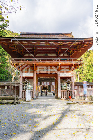 滋賀県大津市坂本の日吉大社 西本宮 楼門(重要文化財) 滋賀県大津市坂本の日吉大社 西本宮 楼門(重要文化財) 110024621