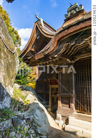 滋賀県大津市坂本の日吉大社 摂社 牛尾神社 金大巌 滋賀県大津市坂本の日吉大社 摂社 牛尾神社 金大巌 110024633