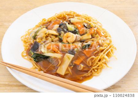 おいしい冷凍食品の五目あんかけ焼そば 110024838