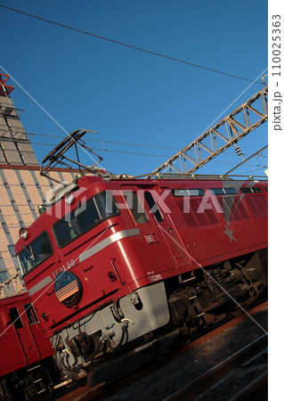 夕日に車体を美しく染めるEF81-80号機_2023/12/2撮影 夕日に車体を美しく染めるEF81-80号機_2023/12/2撮影 110025363