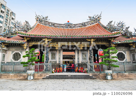 台北 龍山寺 前亭 台北 龍山寺 前亭 110026096