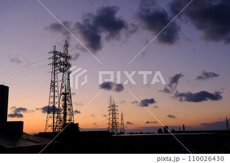 鉄塔のある風景 110026430