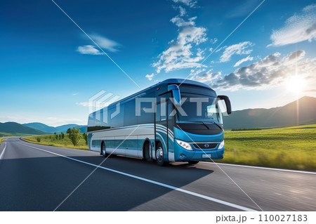 観光バスが走っているイメージ01 観光バスが走っているイメージ01 110027183