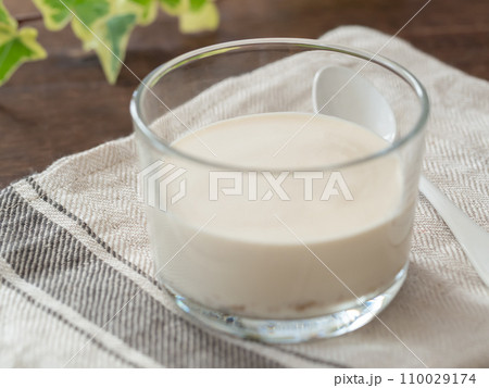 カップ入りのレアチーズケーキ カップ入りのレアチーズケーキ 110029174