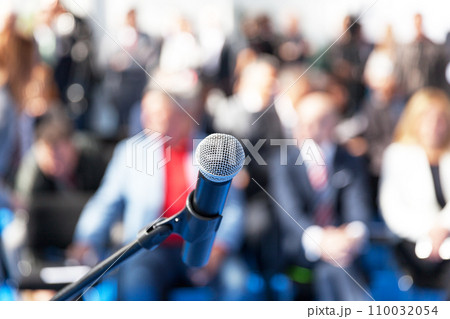 Business presentation or corporate conference 110032054