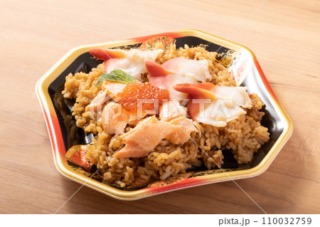 漁師飯弁当(ほっき貝 鮭 いくら) 漁師飯弁当(ほっき貝 鮭 いくら) 110032759