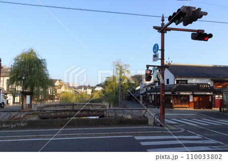 晩秋の倉敷美観地区：倉敷川畔-高砂橋（岡山県倉敷市） 110033802