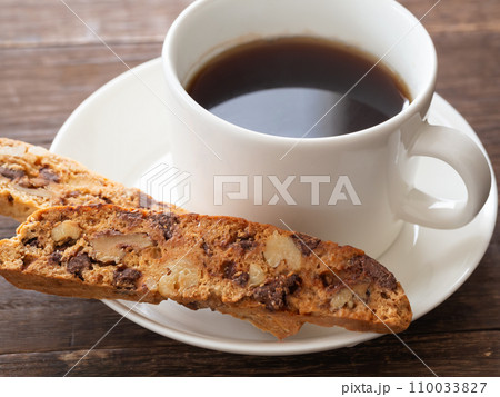 ビスコッティとホットコーヒー ビスコッティとホットコーヒー 110033827