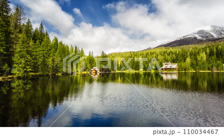 Lake with cabin in the Austrian Alps Lake with cabin in the Austrian Alps 110034467