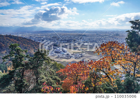 太郎坊宮(太郎坊・阿賀神社)参道より東近江市を望む 太郎坊宮(太郎坊・阿賀神社)参道より東近江市を望む 110035006