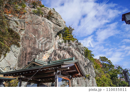 太郎坊宮(太郎坊・阿賀神社)展望台から見る夫婦岩 太郎坊宮(太郎坊・阿賀神社)展望台から見る夫婦岩 110035011