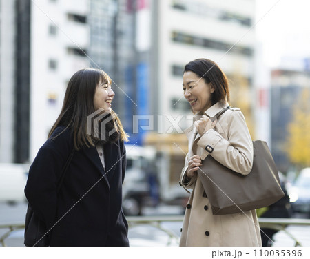東京で暮らす家族 東京で暮らす家族 110035396