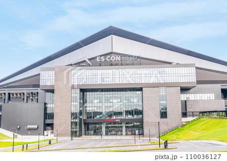 北海道北広島市　北海道ボールパークFビレッジの代表的な建物エスコンフィールドHOKKAIDO 110036127
