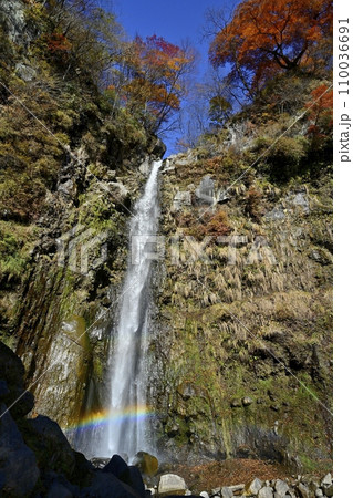 赤城山南面の虹架かる滝沢の不動滝 赤城山南面の虹架かる滝沢の不動滝 110036691