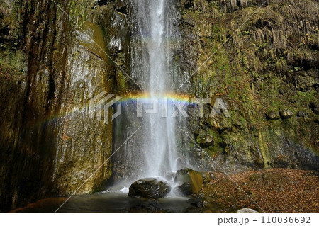 赤城山南面の虹架かる滝沢の不動滝 赤城山南面の虹架かる滝沢の不動滝 110036692