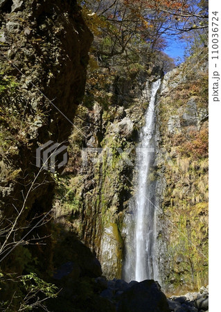 赤城山南面の滝沢の不動滝 110036724