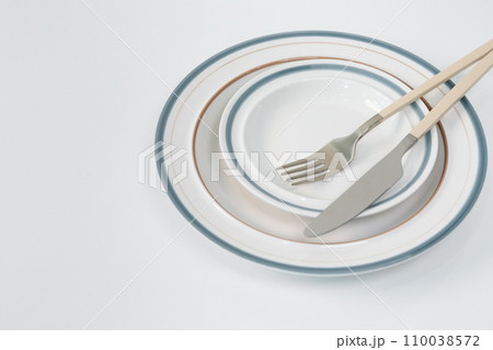 tableware and dish styling photo 110038572