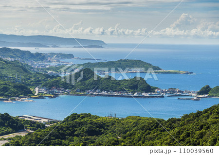 Spectacular view of the Coastal Mountains overlooking New Taipei City and Keelung in Taiwan. 110039560