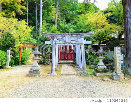 京都　粟田神社の末社の北向稲荷大明神 110042016