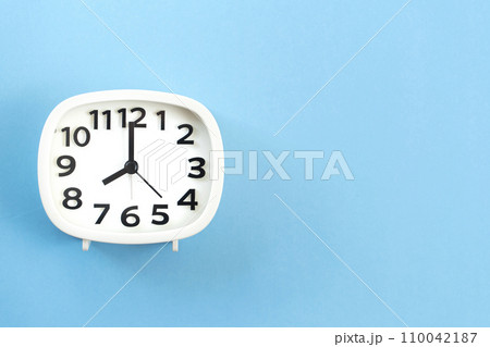 時計　時間　8時　20時　8：00　20：00 110042187