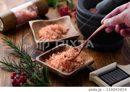 ミネラルたっぷりのヒマラヤ岩塩（ピンクソルト） 110043854