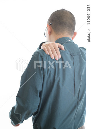 肩の痛みイメージ 110044058