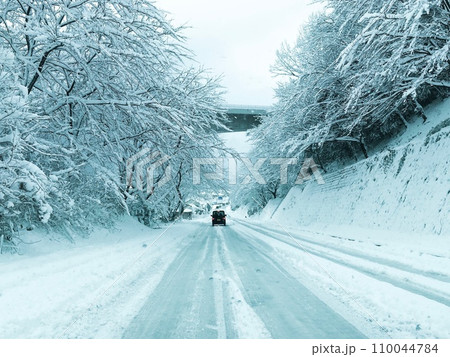 雪道を走る 110044784