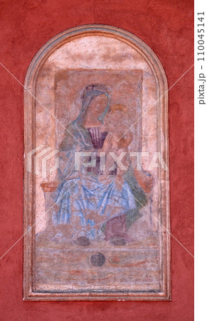 Virgin Mary with baby Jesus, freco painting on the house facade on Piazza Bra in Verona, Italy 110045141