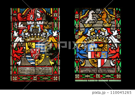 Coat of arms of the Count Khuen Hedervary and Countess Telleki, stained glass in Zagreb cathedral 110045265