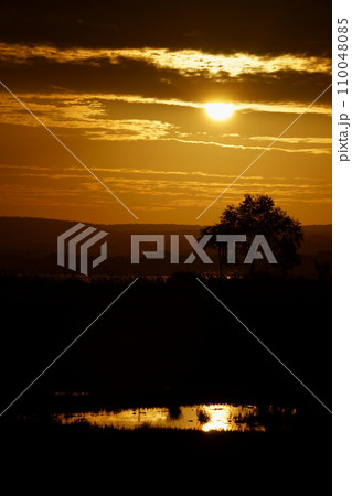 オホーツクの秋の朝 110048085