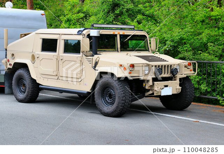 過酷な戦場から日常の街中まで… 民生版の汎用四輪駆動車 110048285