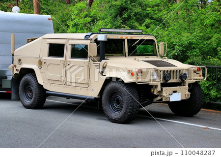 過酷な戦場から日常の街中まで… 民生版の汎用四輪駆動車 110048287