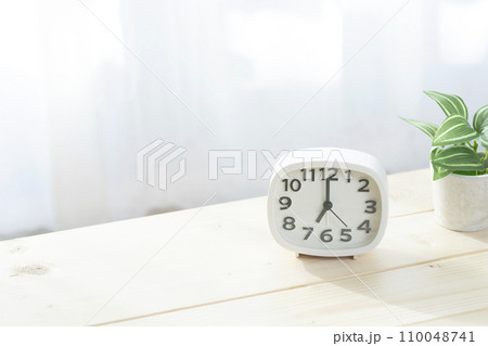 時計 時間 7時 7:00 朝 時計 時間 7時 7:00 朝 110048741