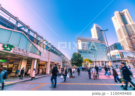 日本の横浜都市景観 師走・脱コロナ、桜木町駅や横浜ランドマークタワーなどを望む 日本の横浜都市景観 師走・脱コロナ、桜木町駅や横浜ランドマークタワーなどを望む 110049460