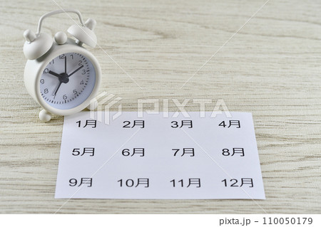 一年が早く過ぎるイメージ 一年が早く過ぎるイメージ 110050179