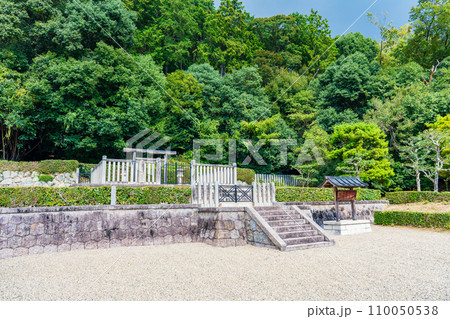 奈良県奈良市　第四十四代元正天皇　奈保山西陵 110050538