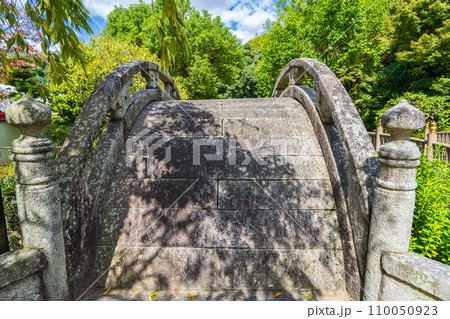 大阪府羽曳野市の誉田八幡宮の境内にある放生橋 110050923