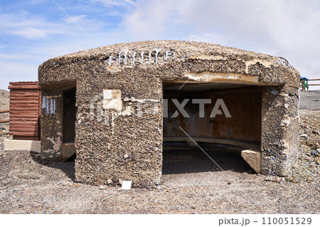 熊本県　阿蘇山火口の退避壕 110051529