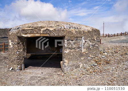 熊本県　阿蘇山火口の退避壕 110051530