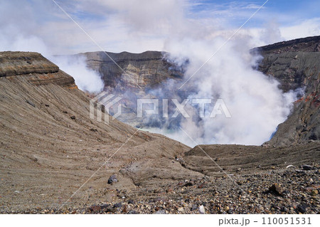 熊本　阿蘇中岳火口　火口湖 110051531