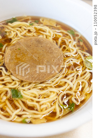 美味しい醤油味のカップラーメン 美味しい醤油味のカップラーメン 110052398