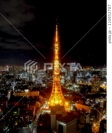 麻布台ヒルズからの景色 東京タワー 夜景 麻布台ヒルズからの景色 東京タワー 夜景 110052787