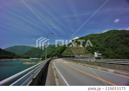 川治ダムの天端 110053175
